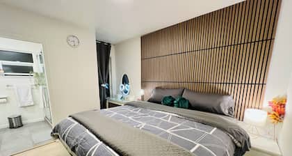Brand-new deluxe guesthouse with king bed in MPK, 1mi to Meta, 3mi to Stanford