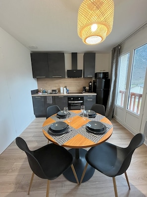 Private kitchen - Superb 2-room apartment with mountain views and indoor pool  (Bielle)