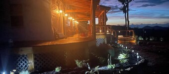The Aerie House + Bear's Den Cabin @ Bull Mountain