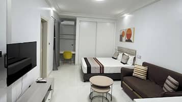 1 quarto, cofres nos quartos, escrivaninha