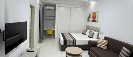 1 bedroom, in-room safe, desk, iron/ironing board