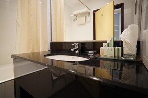 Free toiletries, hair dryer, slippers, shampoo - Imperial Hotel Miri (Miri)
