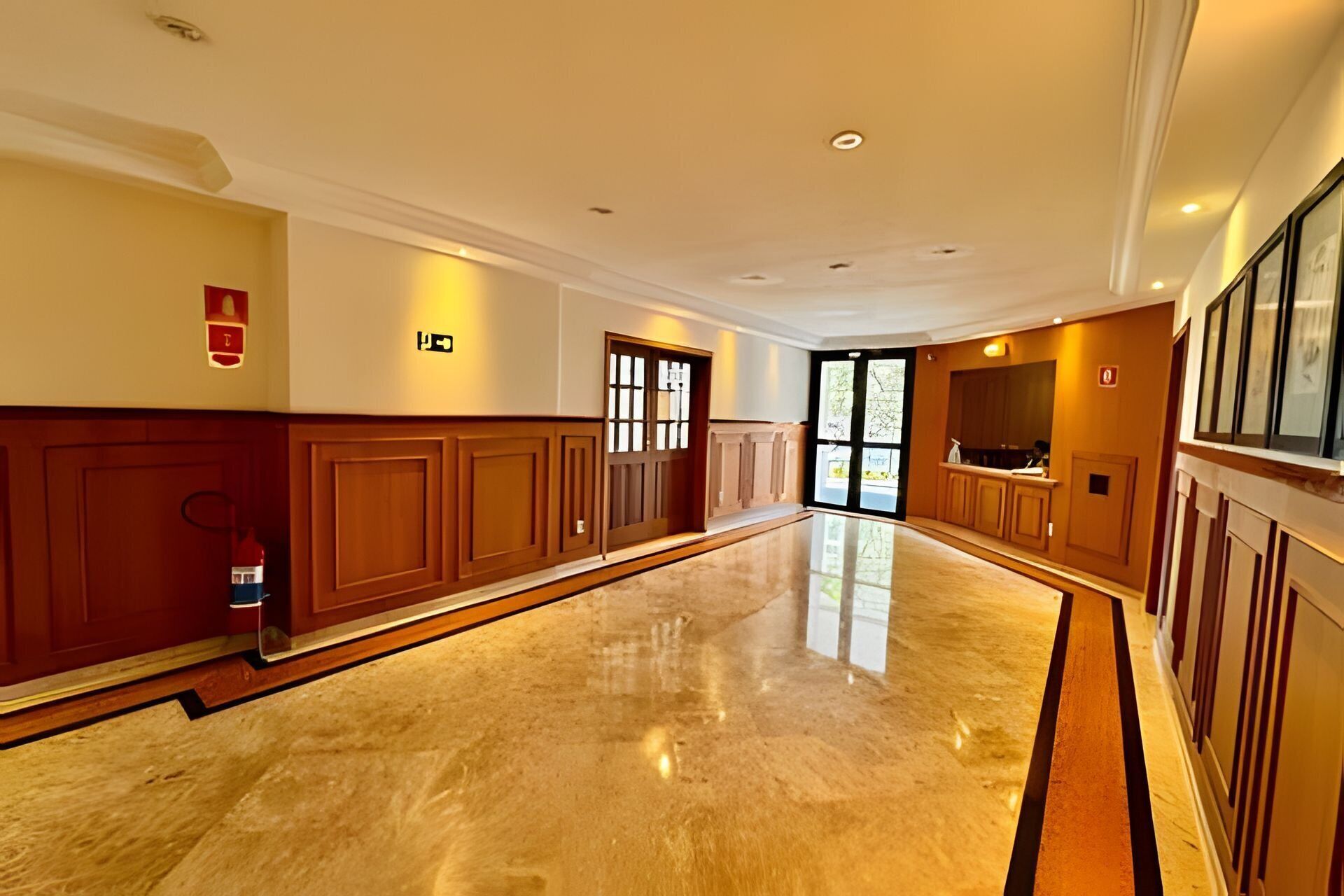 Classic Apartment | Lobby