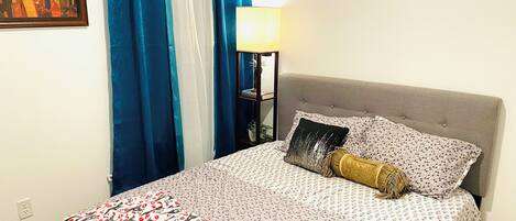 3 habitaciones, tabla de planchar con plancha, wifi y ropa de cama