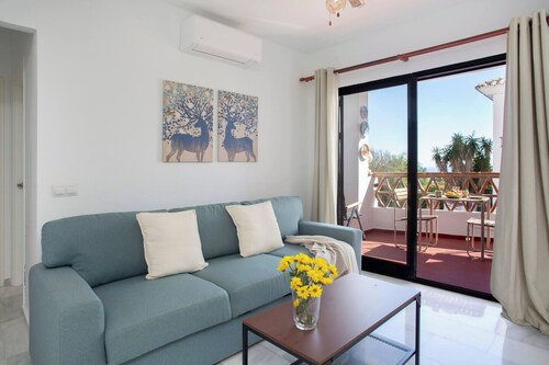 This cozy apartment offers two spacious double bedrooms, two bathrooms, a fully equipped kitchen, and a comfortable living room with a smart TV.
