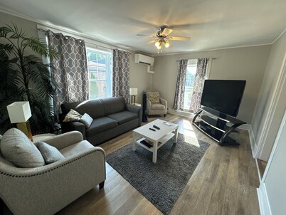 Beautiful Downtown Core Apt. Located on Main Street, Kentville