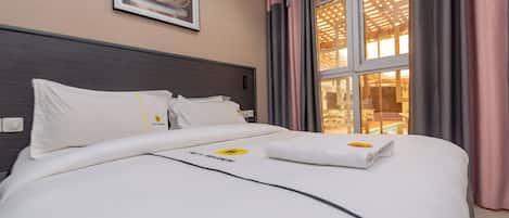 Suite, Pool View | 1 bedroom, free WiFi