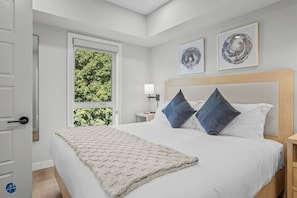 3 bedrooms, iron/ironing board, internet, bed sheets