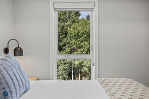 3 bedrooms, iron/ironing board, Internet, bed sheets
