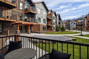 Outdoor dining - 2 Bed/2 Bath Sparrowhawk-1st Floor/South Facing (Dead Man's Flats)