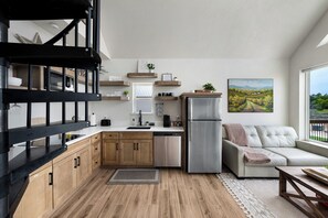 Fridge, microwave, stovetop, dishwasher