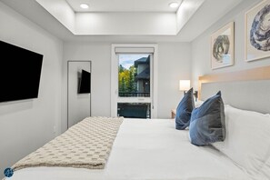 1 bedroom, iron/ironing board, internet, bed sheets