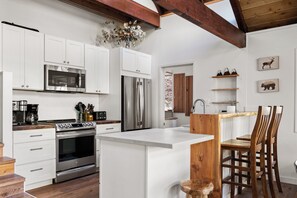 Refrigerador, microondas, horno, placa de cocina