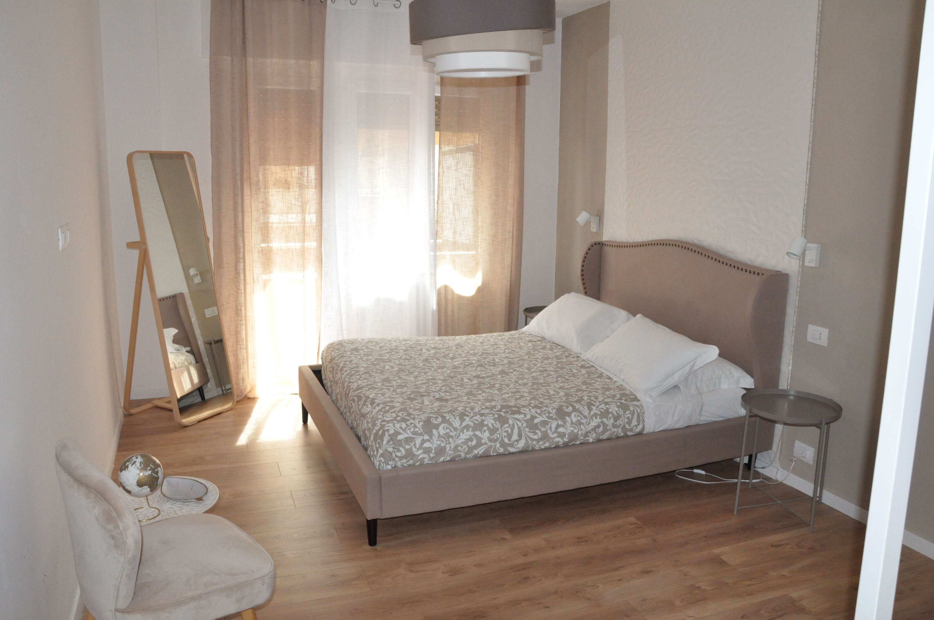 2 bedrooms, desk, iron/ironing board, WiFi