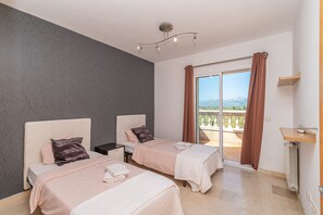 5 quartos, cofres nos quartos, ferros/tábuas de passar roupa