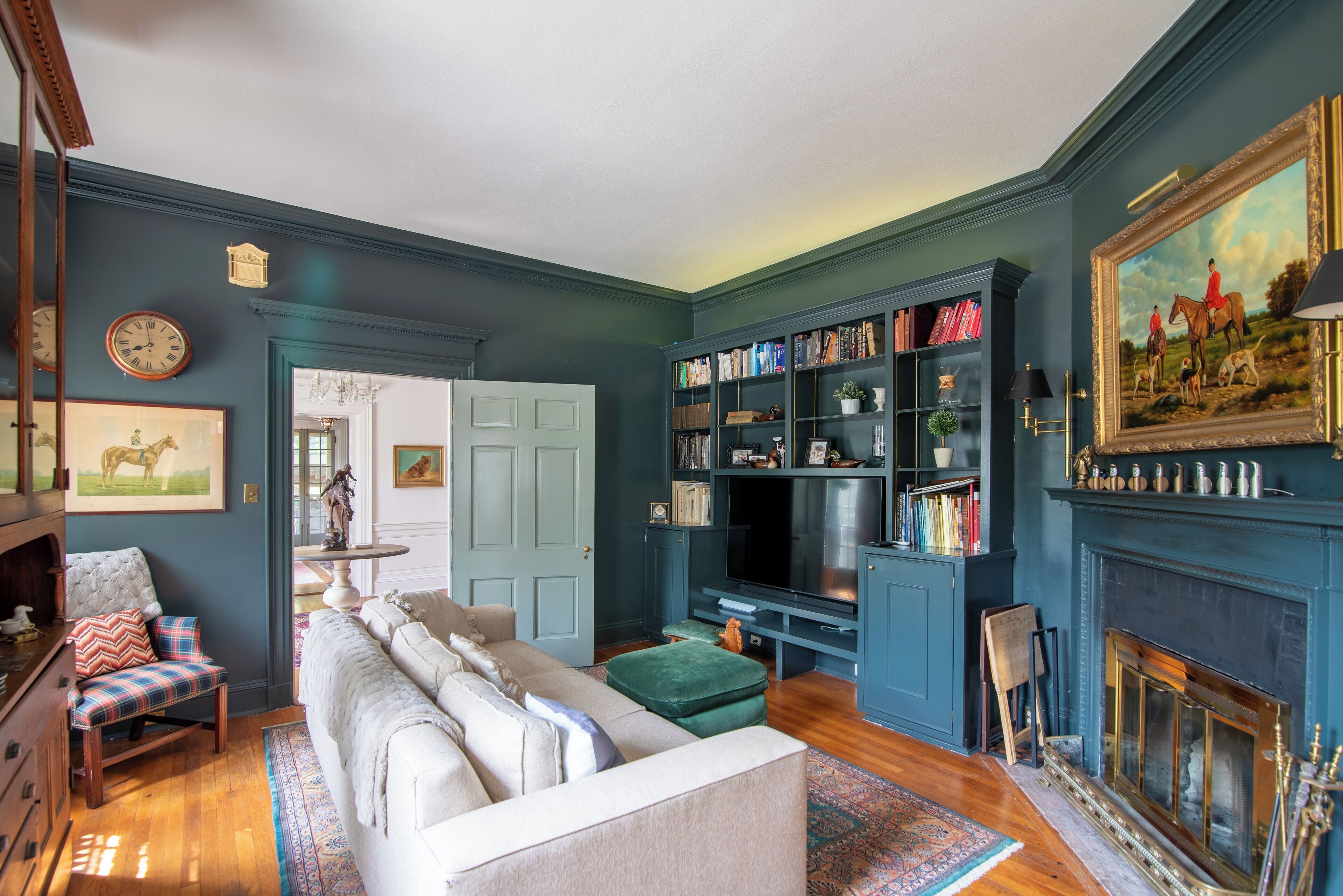 Télévision, cheminée