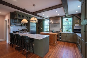 Fridge, dishwasher, ice maker