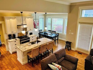 Interior - Qualicum West Coast Cottage (Qualicum Beach)