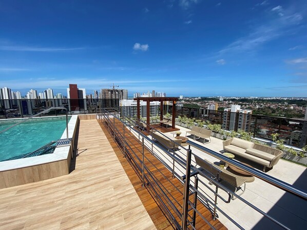 Outdoor pool, pool loungers - Bela Hospedagem - Compact Time 907 (João Pessoa)