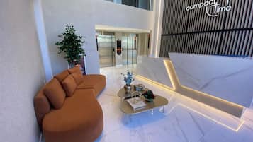 Apartamento básico | Saguão
