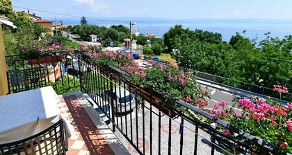 Scenic Retreat Rooms and Family Apartments - Double Room with Balcony