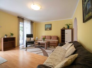 TV - Elegant Opatija Apartments with Terrace - One Bedroom Apartment with Terrace (Opatija)
