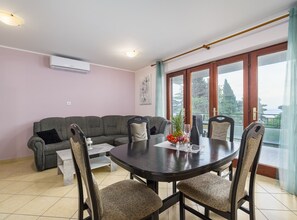 Dining - Charming Lovran Apartments with Wonderful Sea View - Two Bedroom Apartment (Lovran)