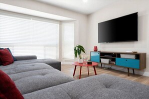 TV, foosball, table tennis - Heated Pool - Spa - Arcade Games - Pool Table - Ping-Pong - Bocce - Putt Putt (Phoenix)