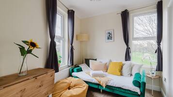 3 bedrooms, iron/ironing board, Internet, bed sheets