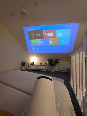 3 bedrooms, iron/ironing board, Internet, bed sheets