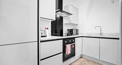 Luxury Apartment - Netflix - On Street Parking