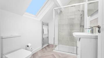 Hårtork och handdukar