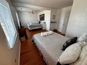 3 bedrooms, internet, bed sheets
