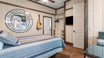 2 bedrooms, desk, iron/ironing board, free WiFi