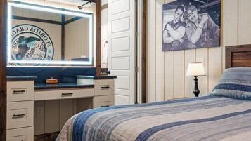 2 bedrooms, desk, iron/ironing board, free WiFi