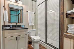 Shower, hair dryer, towels, soap - "The Florida Cracker "THE GREEN ROOM" READ our five stars review.. (Brooksville)