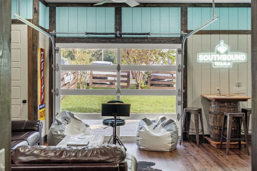 "The Florida Cracker "THE GREEN ROOM" READ our five stars review..