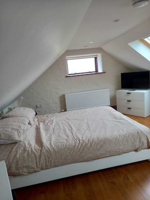 2 bedrooms, iron/ironing board, WiFi, bed sheets - Stunning Renovated Country Barn (New Ross)