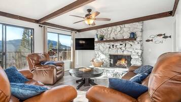 Televisión y chimenea