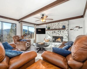 TV, fireplace - 4-Story Lake View Cabin with Boat Slip & Private Marina with Launch Ramp (Bass Lake)