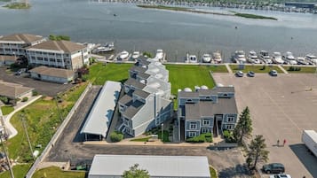 المنشأة من الخارج