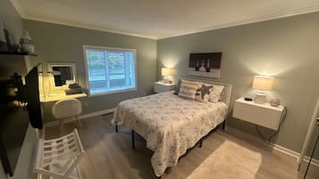 3 عدّة غرف نوم ومكواة/لوح كي وواي فاي وملاءات أسرّة