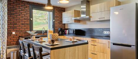 Fridge, microwave, oven, dishwasher