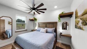 2 bedrooms, iron/ironing board, WiFi, bed sheets