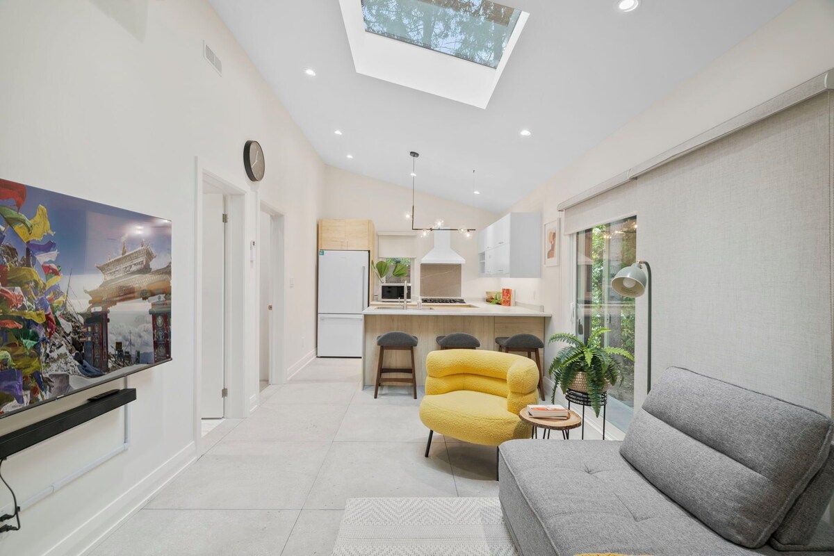 2BDR Private Garden Suite — Relocation, Business, Travel, Dog-Friendly, Parking