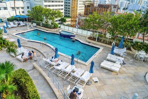 Piscine couverte, piscine extérieure