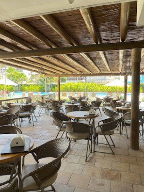 Daily buffet breakfast for a fee - Laguna Beach em Porto by Easy Home (Ipojuca)
