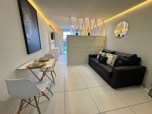 Classic Studio Suite | Living area - Laguna Beach em Porto by Easy Home (Ipojuca)