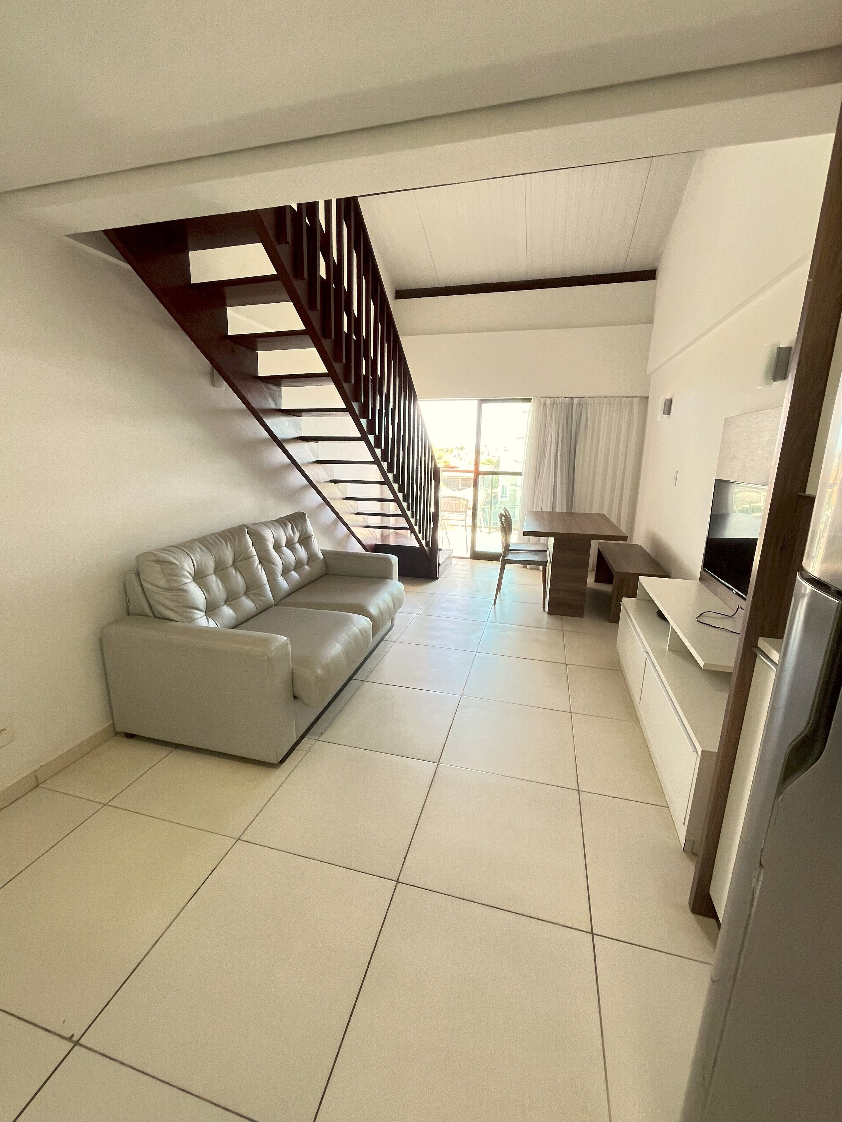 高級樓中樓客房 | 客廳 | 32 吋LED 電視連數碼電視頻道