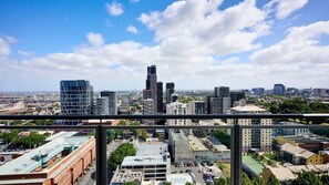 Property grounds - Sleek and Stylish Studio Apartment on Spencer (Melbourne)
